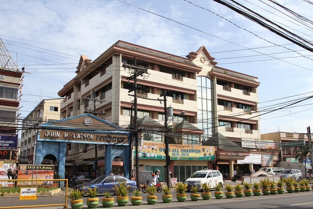 La Fiesta Hotel Iloilo Eksteriør bilde