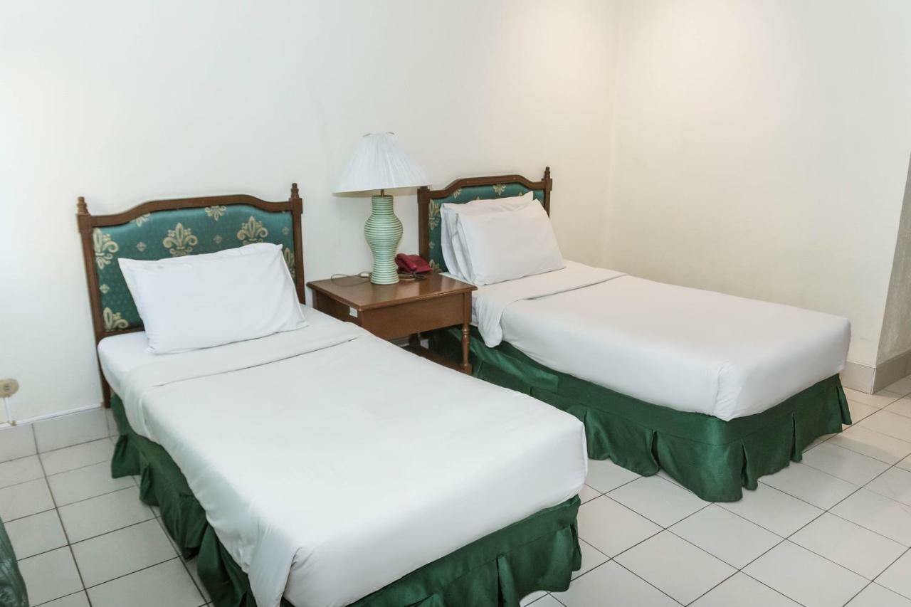 La Fiesta Hotel Iloilo Eksteriør bilde
