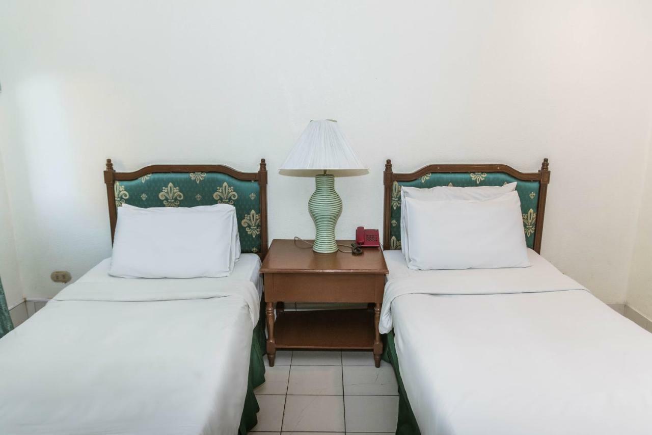 La Fiesta Hotel Iloilo Eksteriør bilde