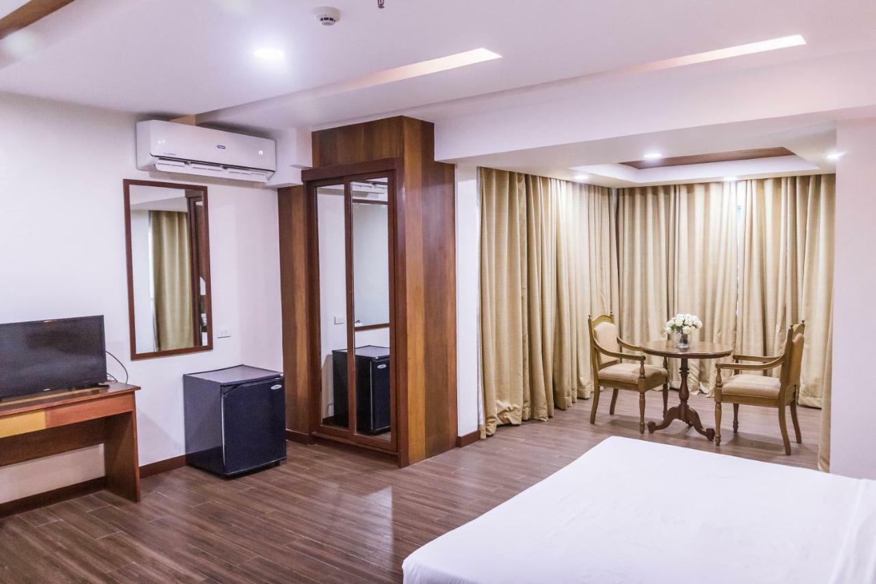 La Fiesta Hotel Iloilo Eksteriør bilde